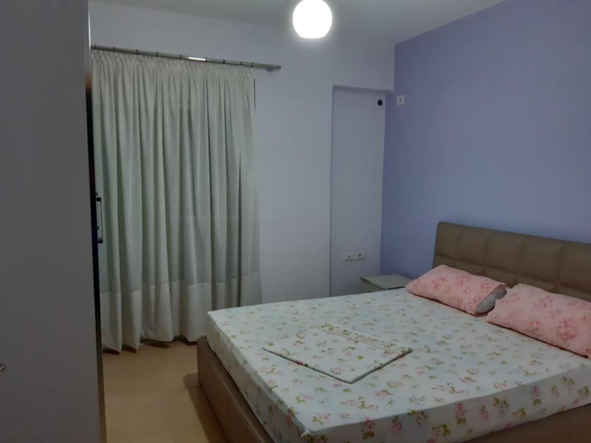 סרנדה Xhulio Apartments מראה חיצוני תמונה