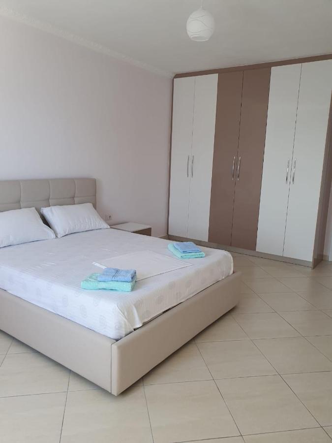 סרנדה Xhulio Apartments מראה חיצוני תמונה