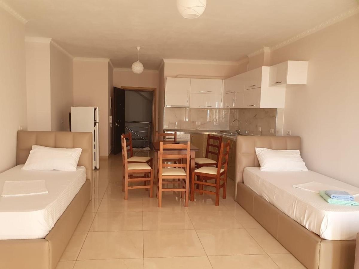 סרנדה Xhulio Apartments מראה חיצוני תמונה