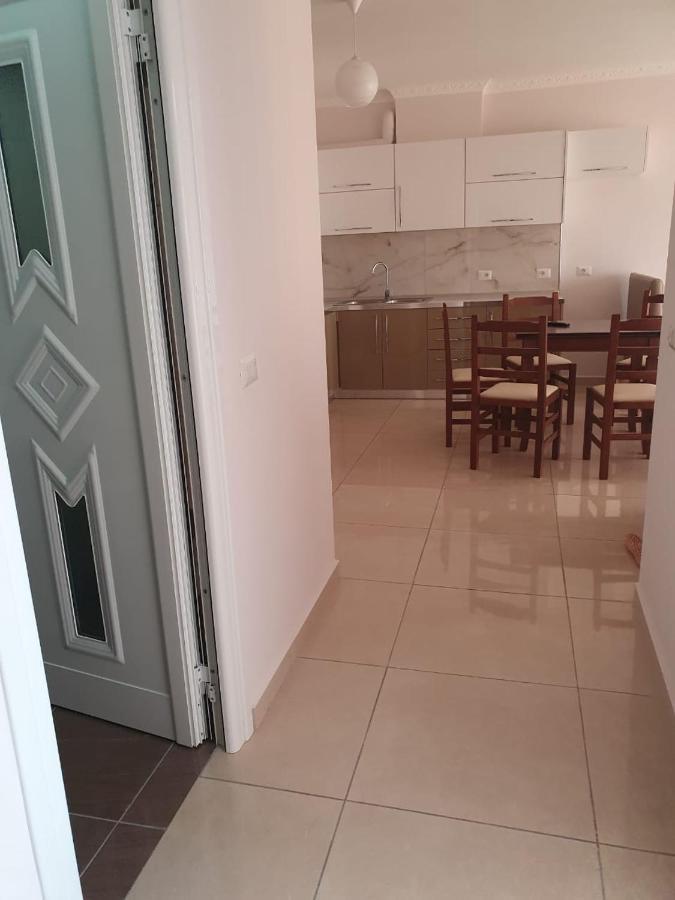 סרנדה Xhulio Apartments מראה חיצוני תמונה