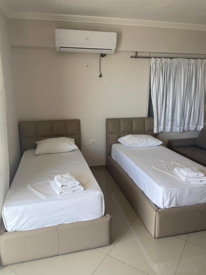 סרנדה Xhulio Apartments מראה חיצוני תמונה
