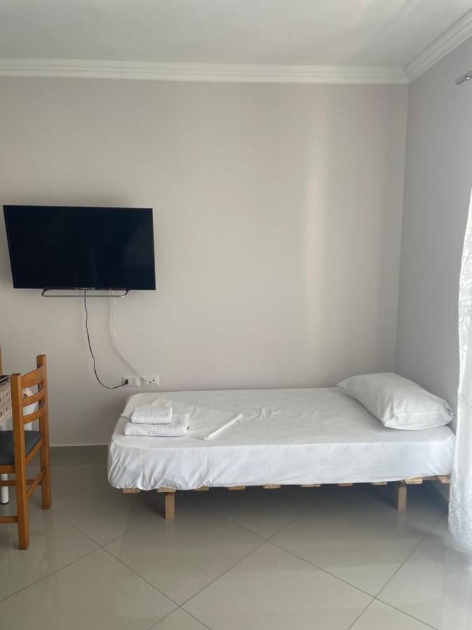 סרנדה Xhulio Apartments מראה חיצוני תמונה