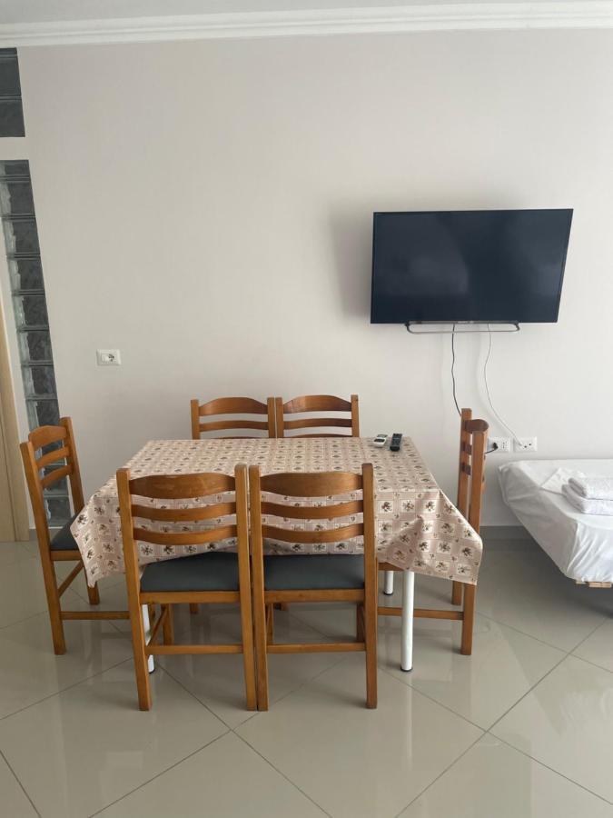 סרנדה Xhulio Apartments מראה חיצוני תמונה