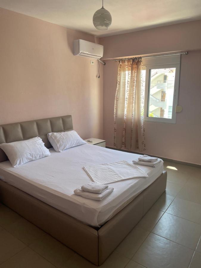 סרנדה Xhulio Apartments מראה חיצוני תמונה