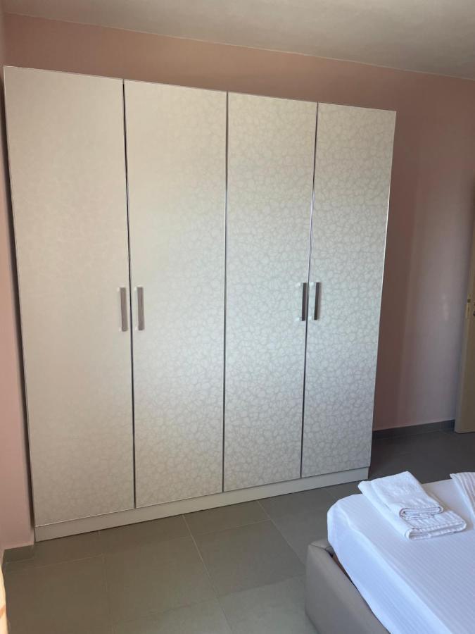סרנדה Xhulio Apartments מראה חיצוני תמונה