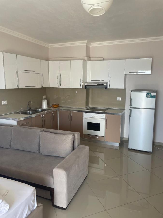 סרנדה Xhulio Apartments מראה חיצוני תמונה