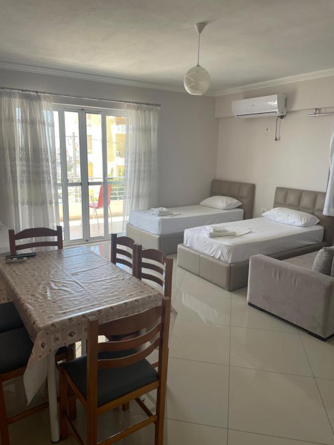 סרנדה Xhulio Apartments מראה חיצוני תמונה