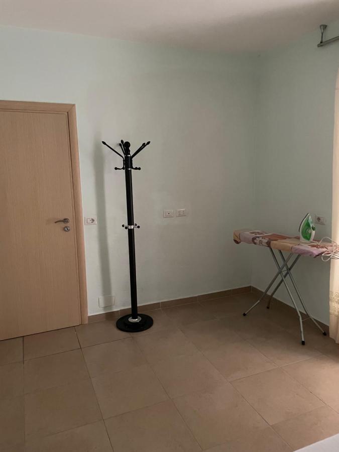 סרנדה Xhulio Apartments מראה חיצוני תמונה