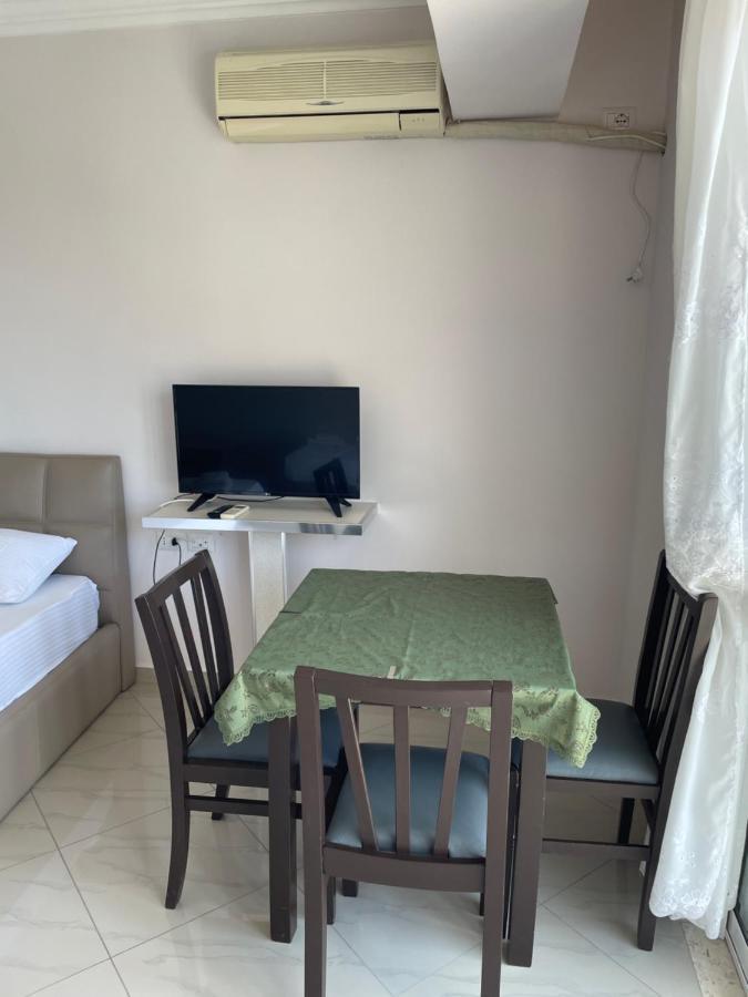 סרנדה Xhulio Apartments מראה חיצוני תמונה