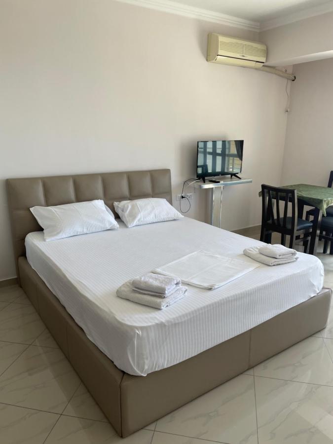 סרנדה Xhulio Apartments מראה חיצוני תמונה
