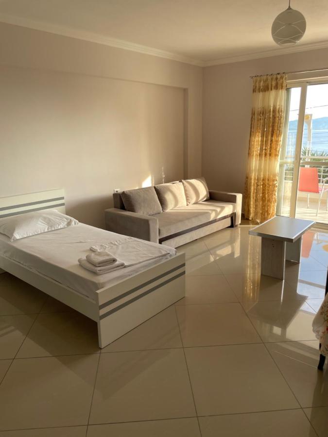 סרנדה Xhulio Apartments מראה חיצוני תמונה