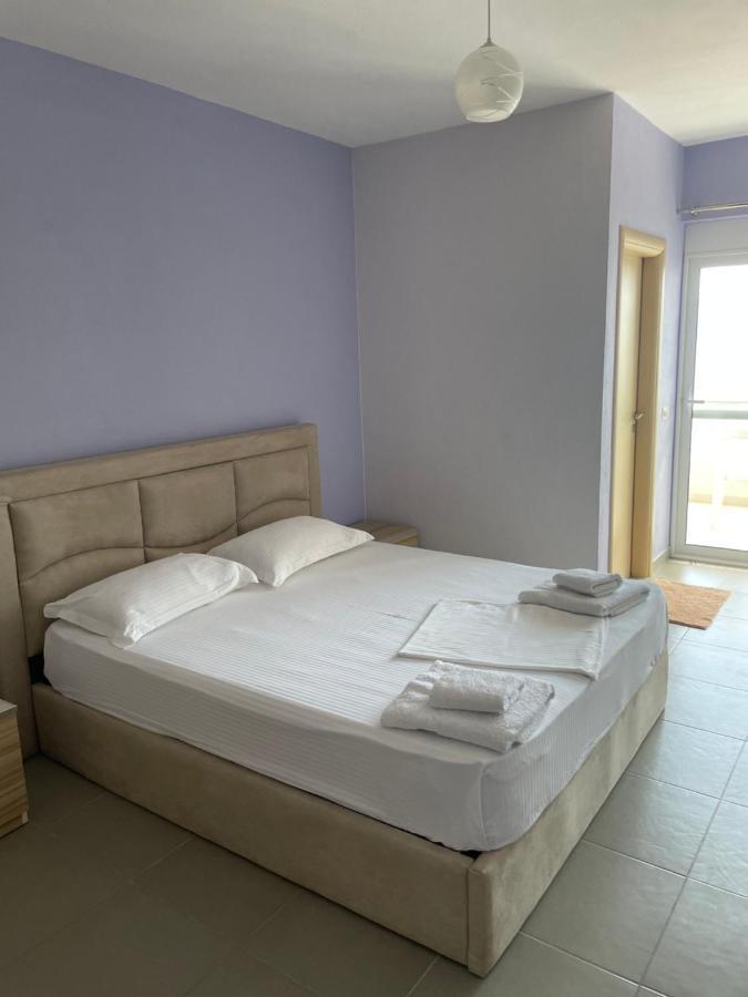 סרנדה Xhulio Apartments מראה חיצוני תמונה