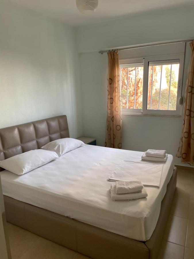 סרנדה Xhulio Apartments מראה חיצוני תמונה