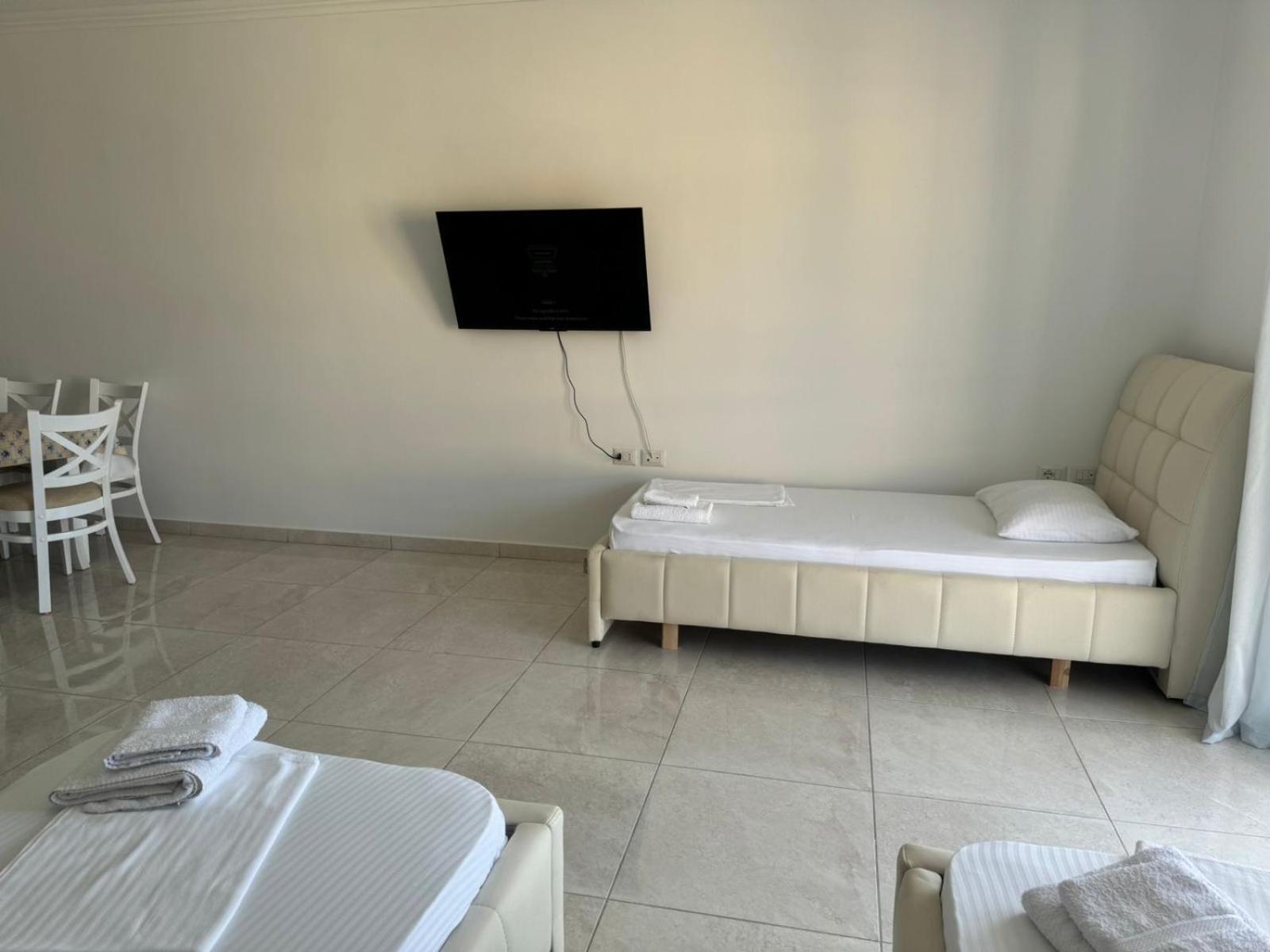 סרנדה Xhulio Apartments מראה חיצוני תמונה