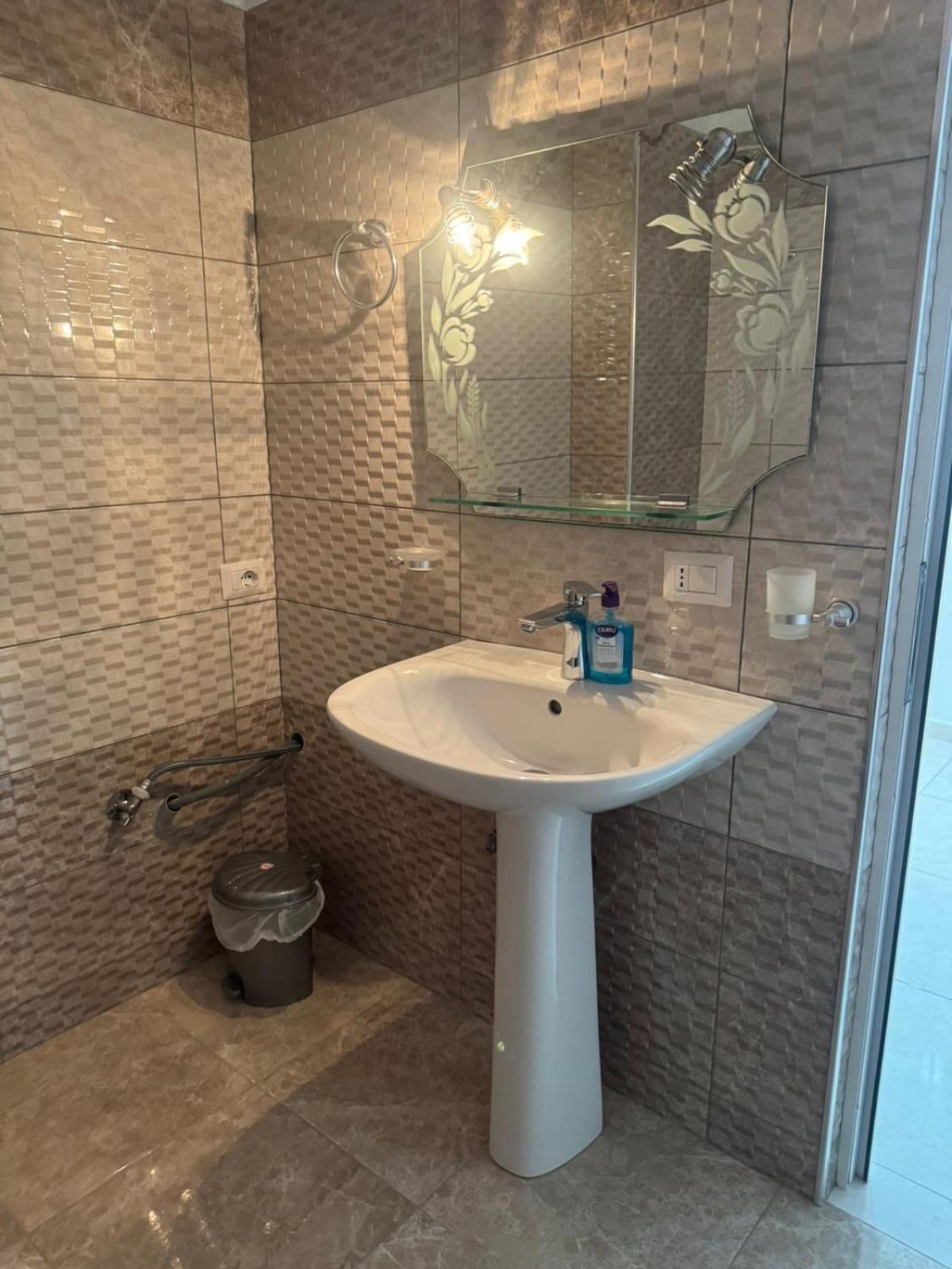סרנדה Xhulio Apartments מראה חיצוני תמונה