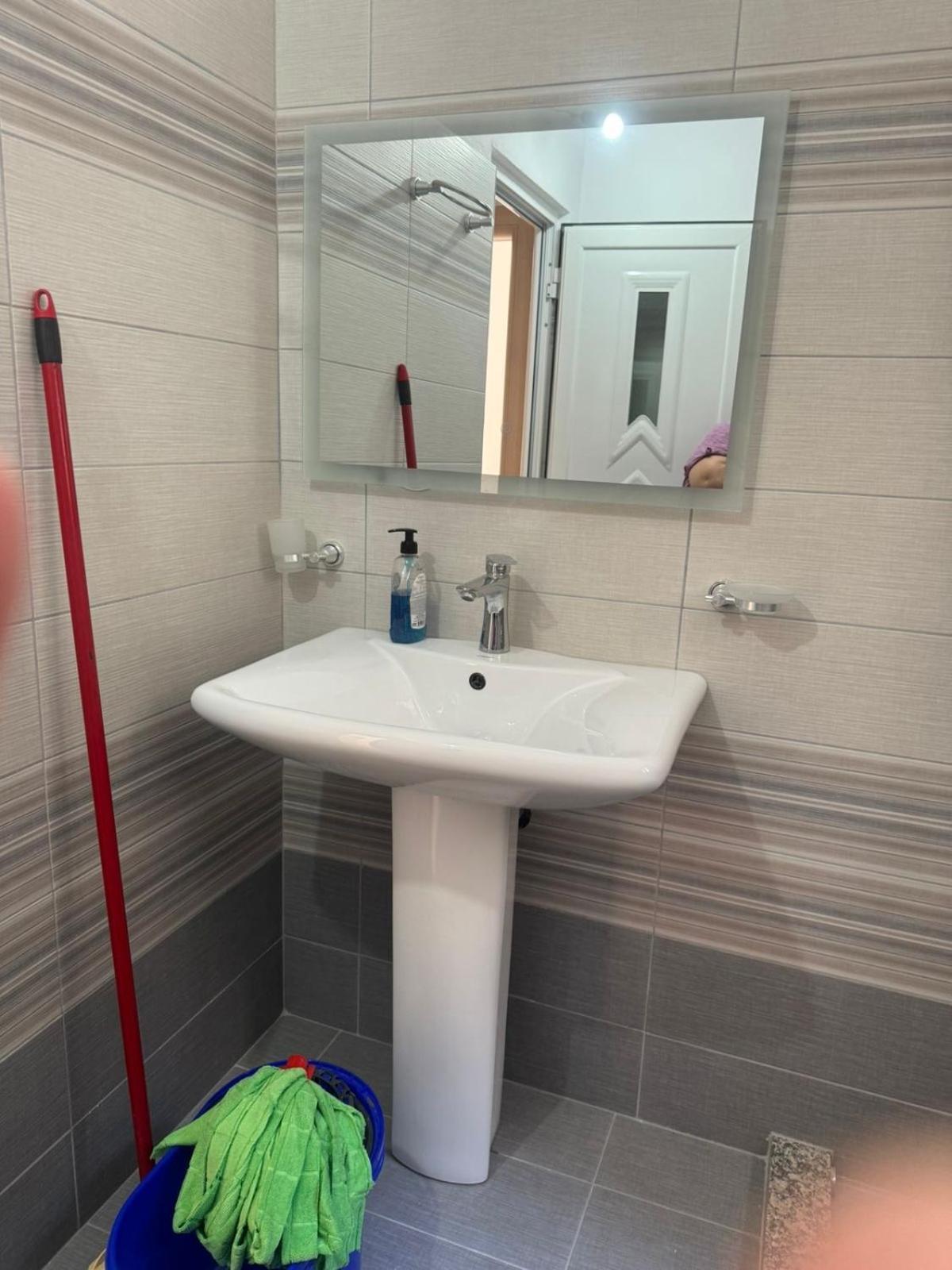 סרנדה Xhulio Apartments מראה חיצוני תמונה