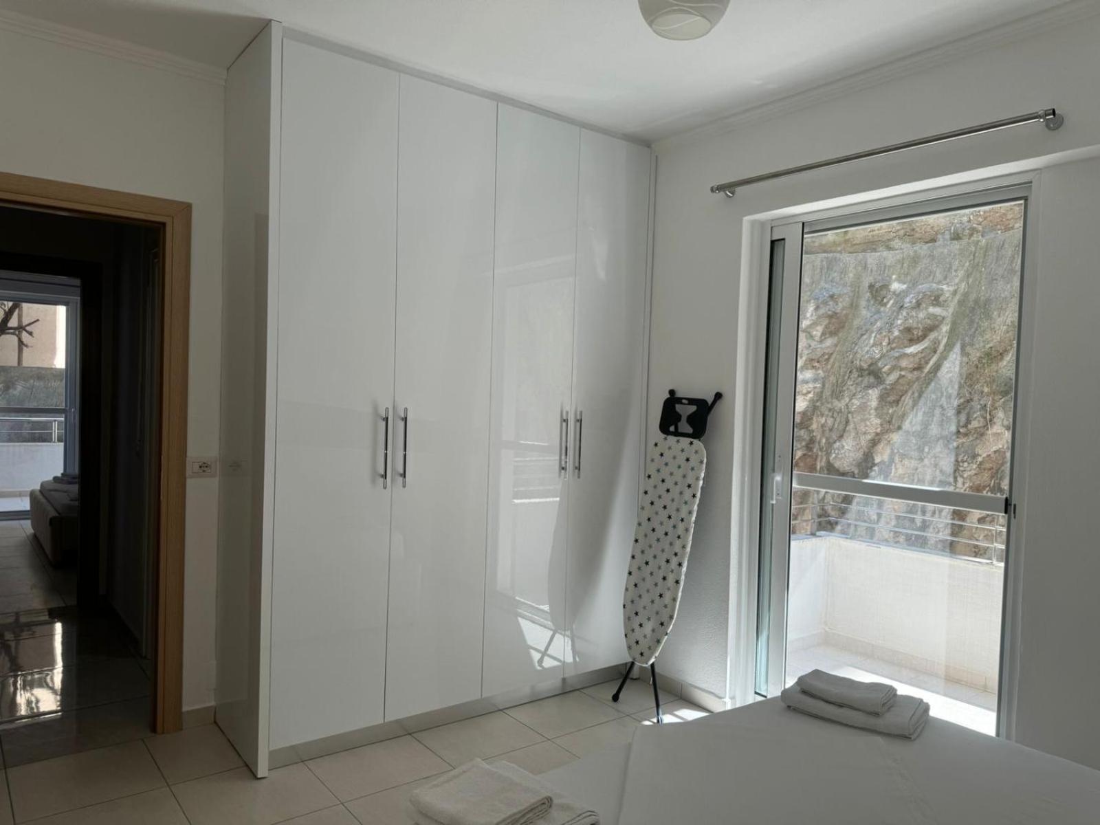 סרנדה Xhulio Apartments מראה חיצוני תמונה