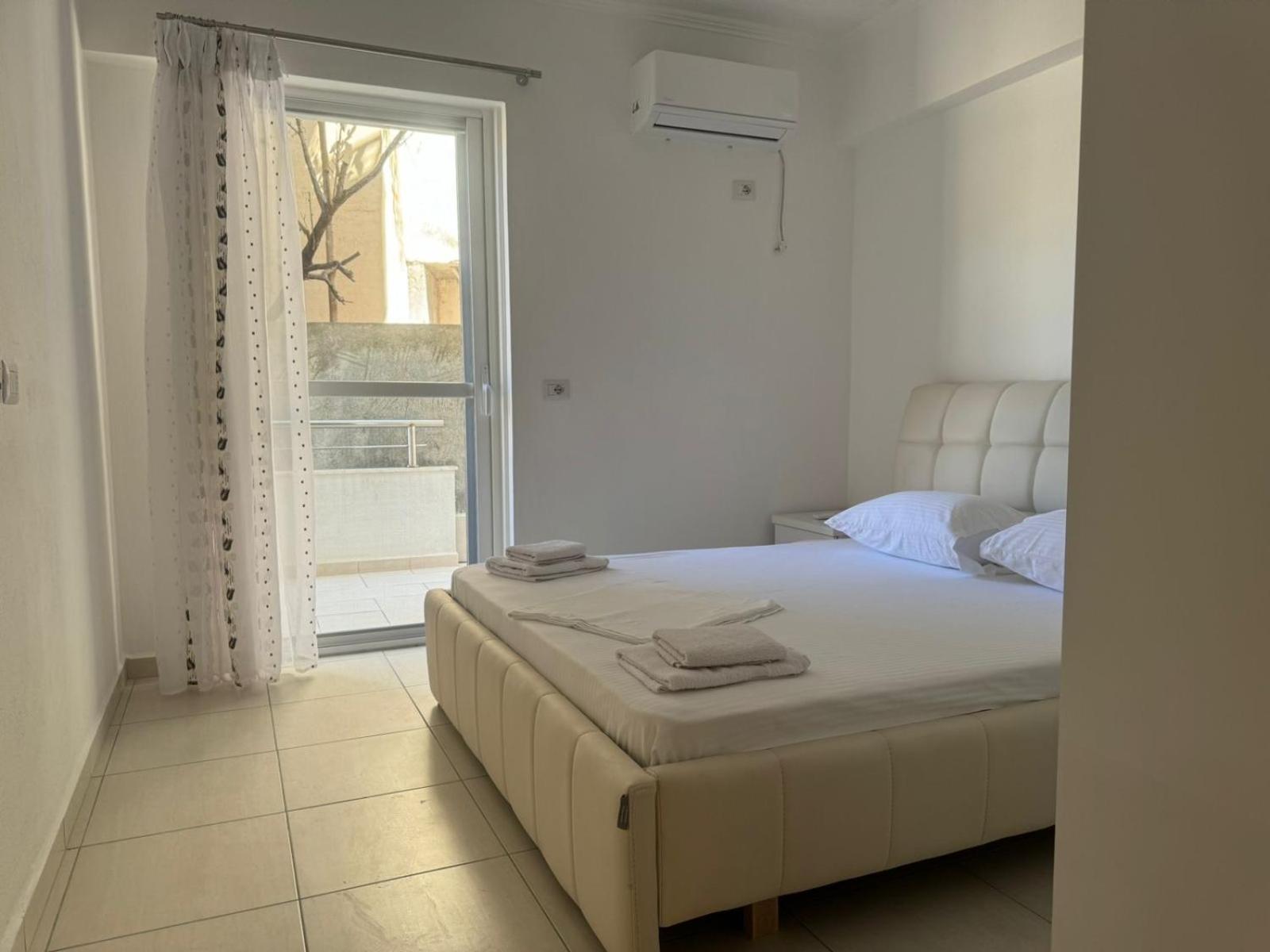 סרנדה Xhulio Apartments מראה חיצוני תמונה