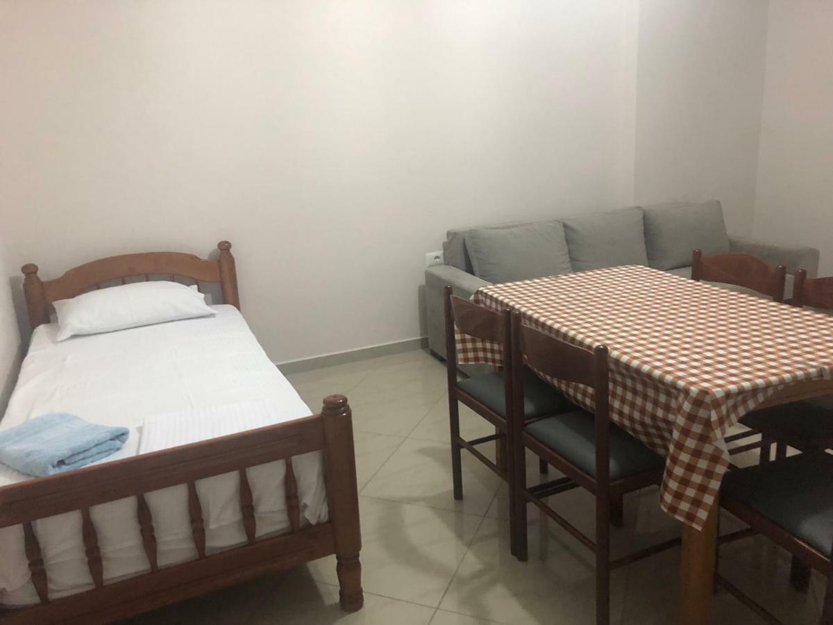סרנדה Xhulio Apartments מראה חיצוני תמונה