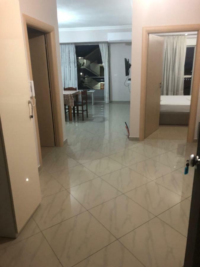 סרנדה Xhulio Apartments מראה חיצוני תמונה