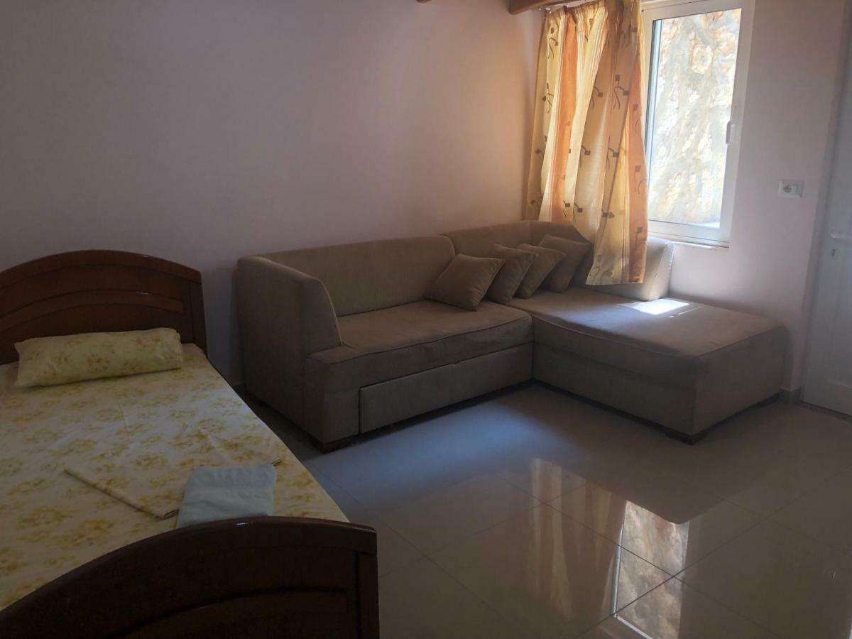 סרנדה Xhulio Apartments מראה חיצוני תמונה