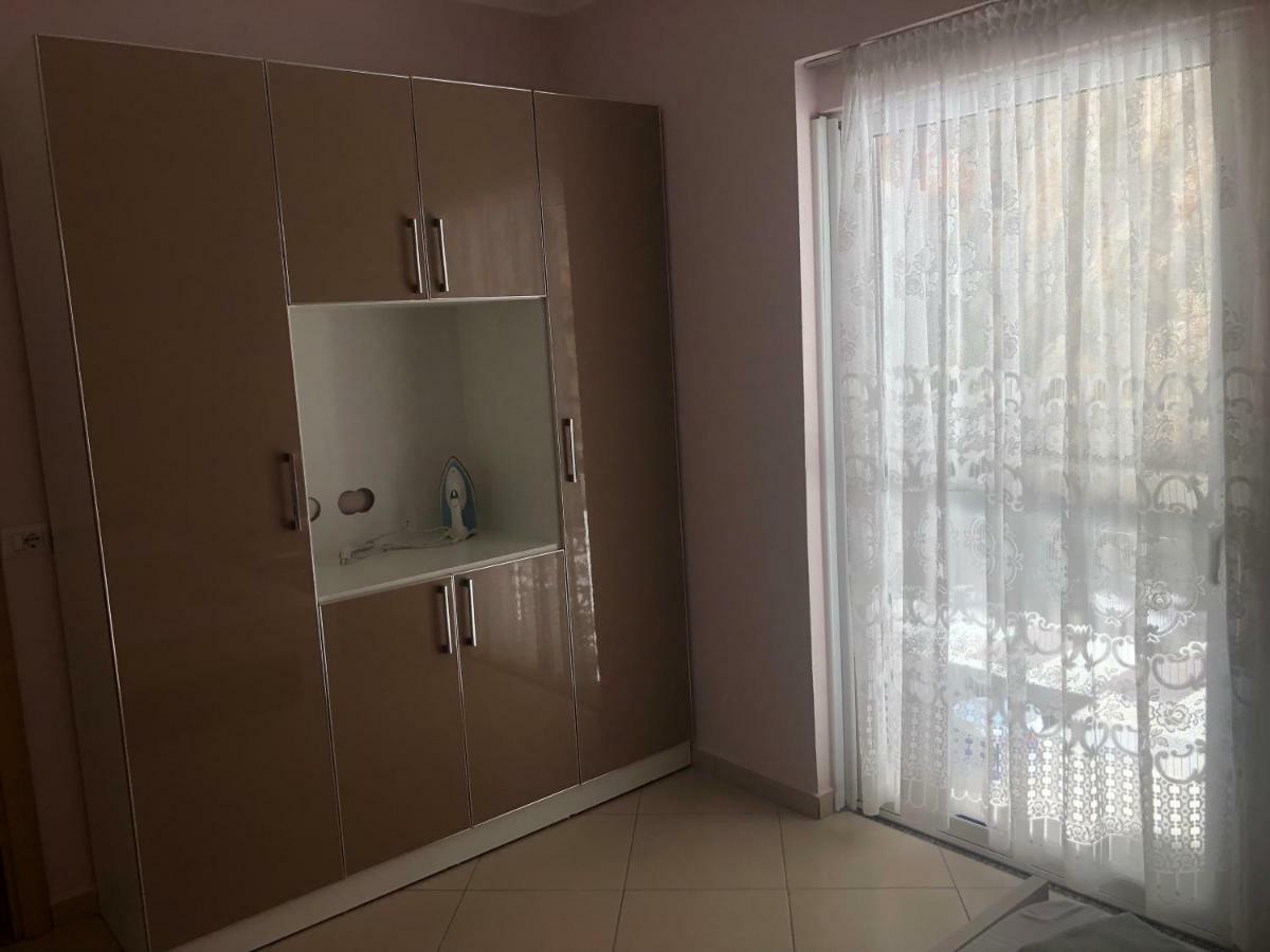 סרנדה Xhulio Apartments מראה חיצוני תמונה